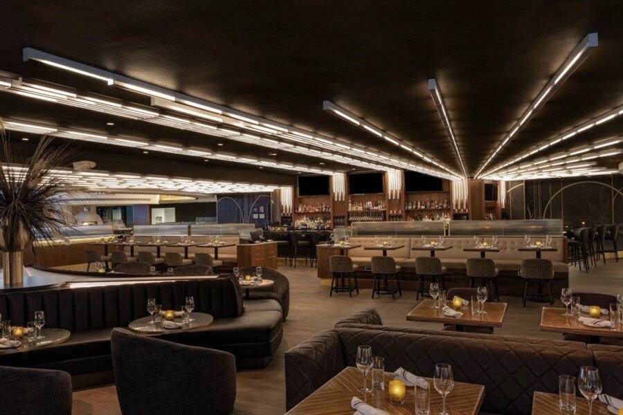 New York Marriott Marquis restaurant, bar