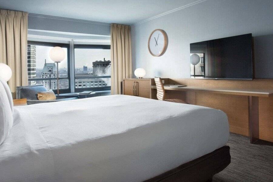 New York Hilton Midtown hotel bedroom