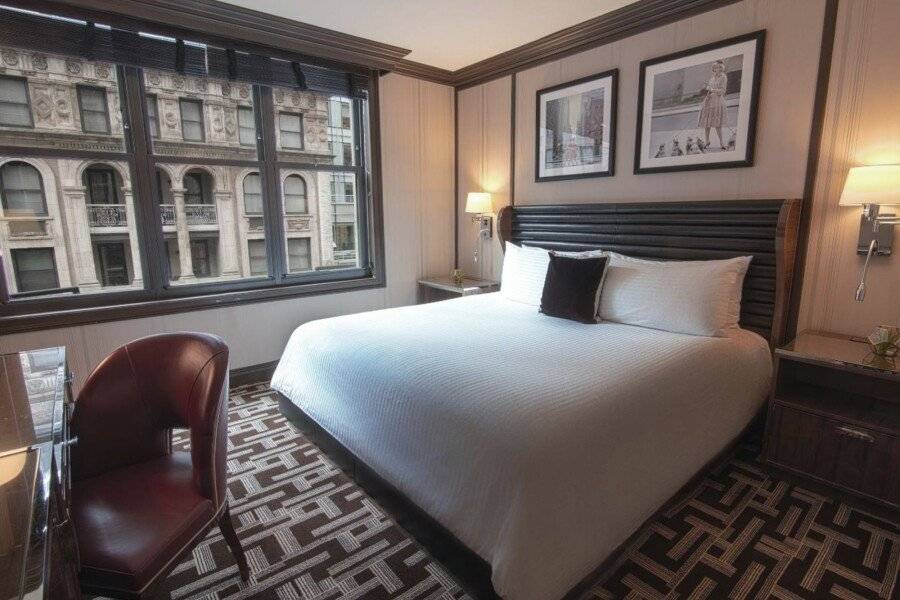 Iroquois New York Times Square hotel bedroom