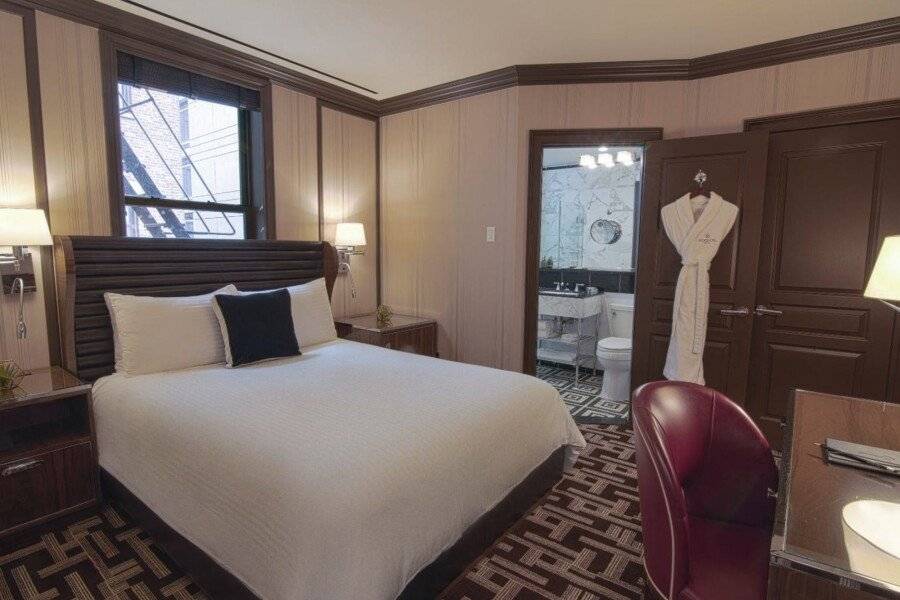 Iroquois New York Times Square hotel bedroom