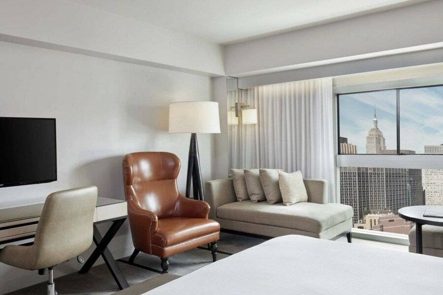 Millennium Hilton New York One UN Plaza hotel bedroom,ocean view