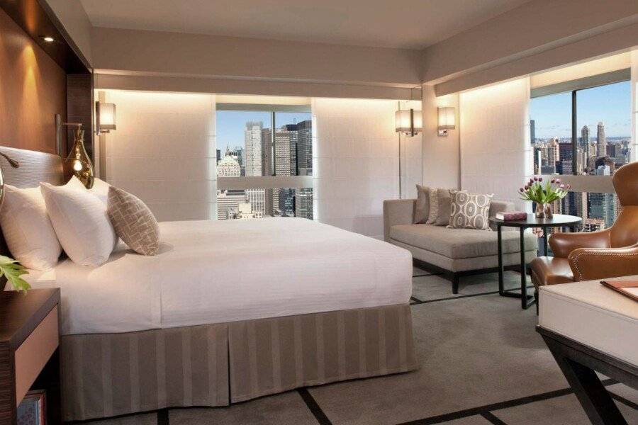 Millennium Hilton New York One UN Plaza hotel bedroom,ocean view