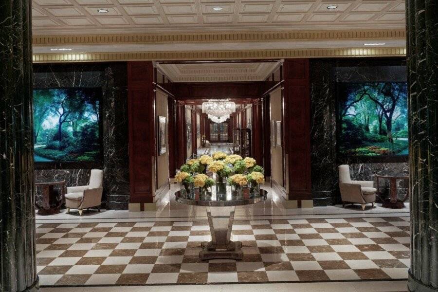 JW Marriott Essex House lobby