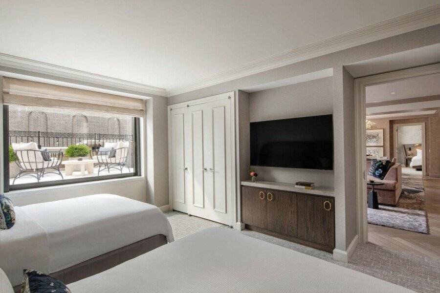 JW Marriott Essex House hotel bedroom