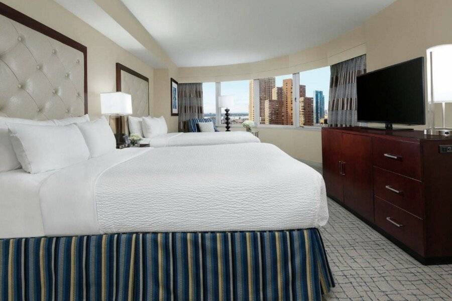 Crowne Plaza Times Square Manhattan hotel bedroom