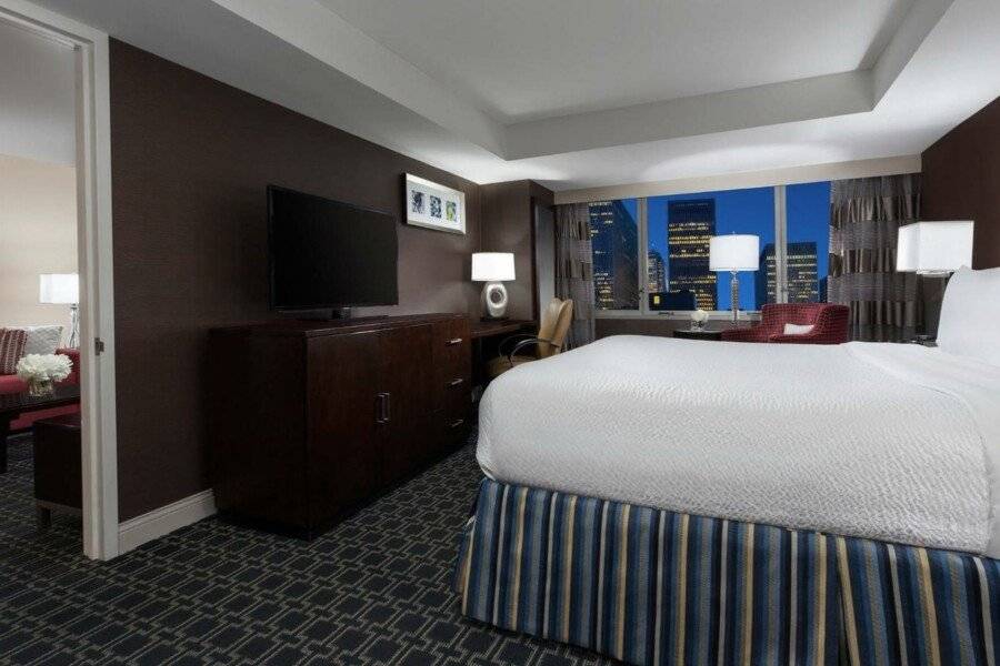 Crowne Plaza Times Square Manhattan hotel bedroom