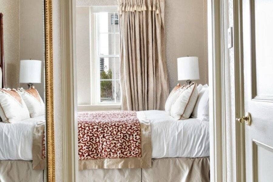 The Pierre, A Taj Hotel hotel bedroom