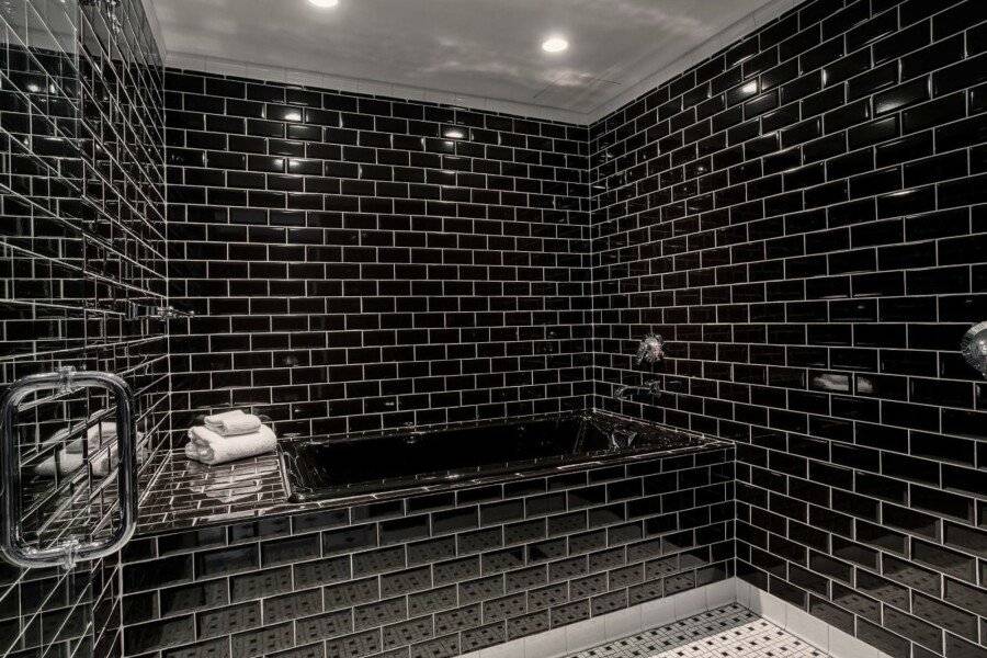 45 Times Square Hotel bathtub