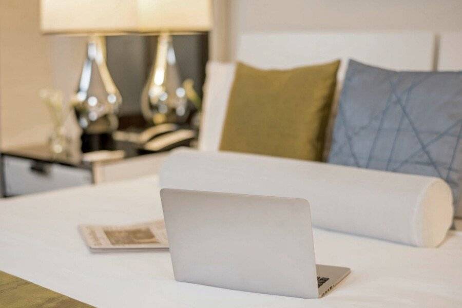 70 Park Avenue Hotel hotel bedroom