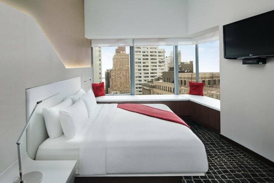 The Washington by LuxUrban hotel bedroom