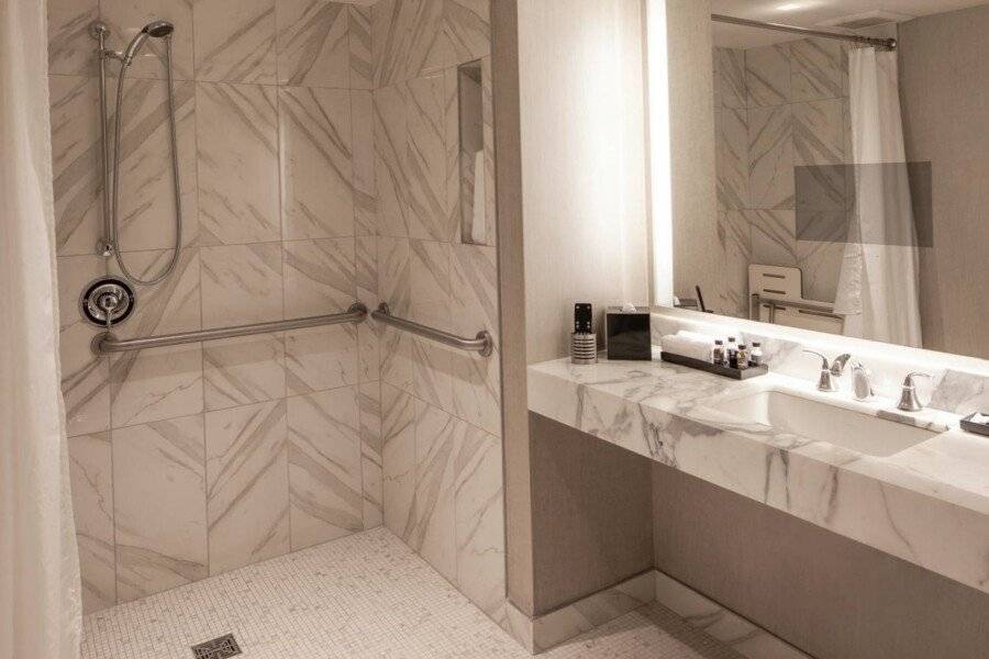 The Manhattan Club bathtub