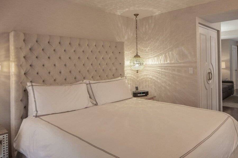 The Manhattan Club hotel bedroom