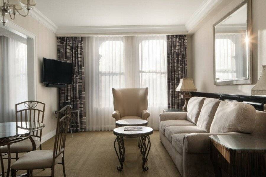 The Manhattan Club hotel bedroom