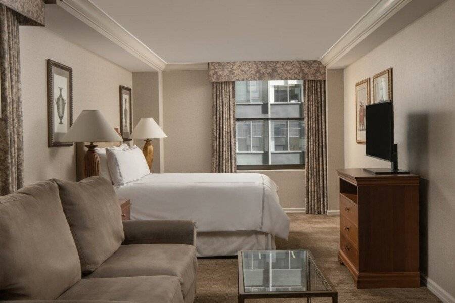 The Manhattan Club hotel bedroom