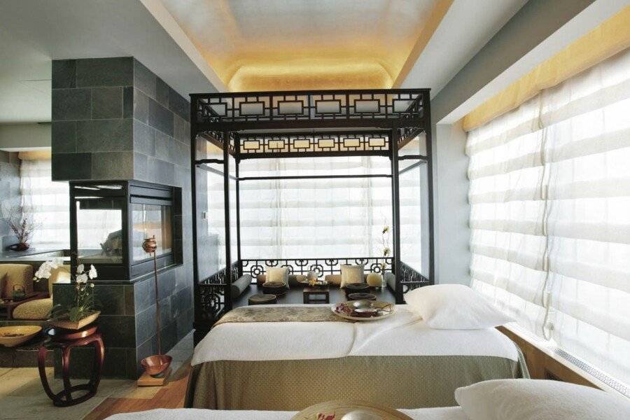 Mandarin Oriental, hotel bedroom