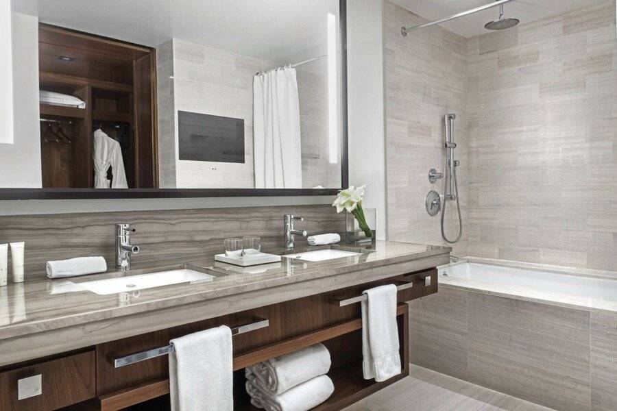 The Langham, New York, Fifth Avenue bathtub