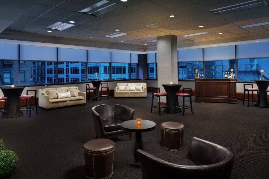 Residence Inn by Marriott Manhattan/Times Square lounge, bar