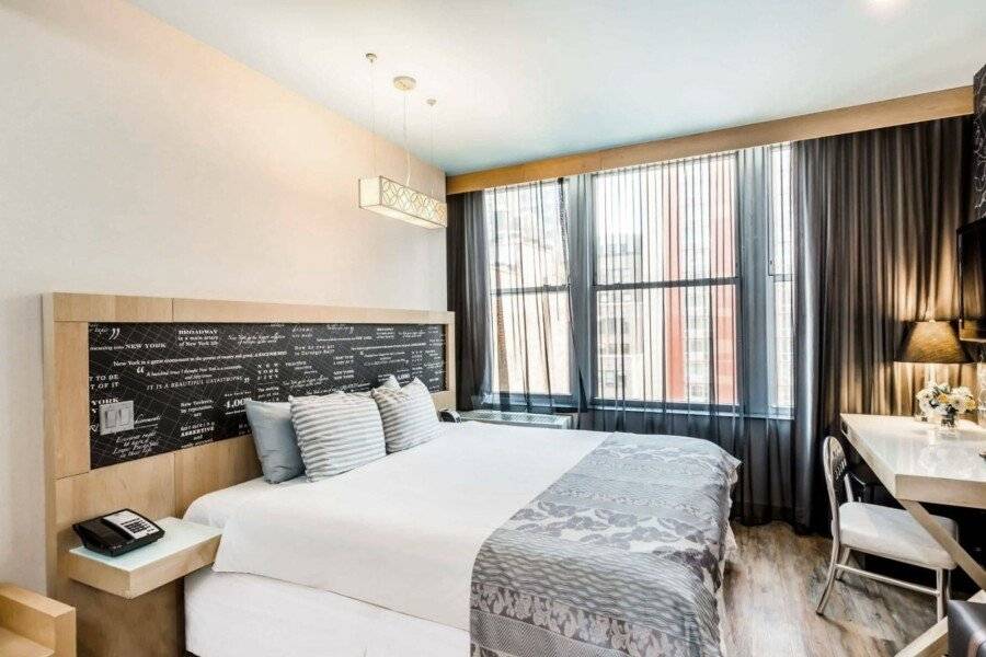 TRYP by Wyndham New York City Times Square - Midtown hotel bedroom