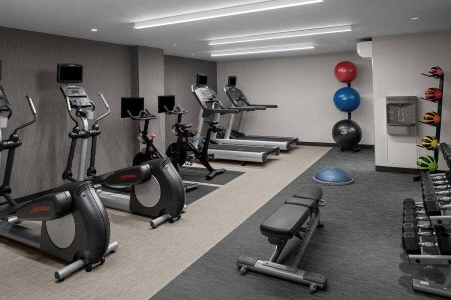 Courtyard by Marriott World Trade Center Area fitness centre