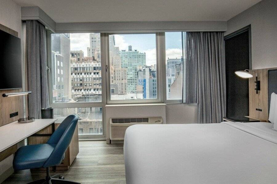 Courtyard by Marriott Times Square West hotel bedroom,city view