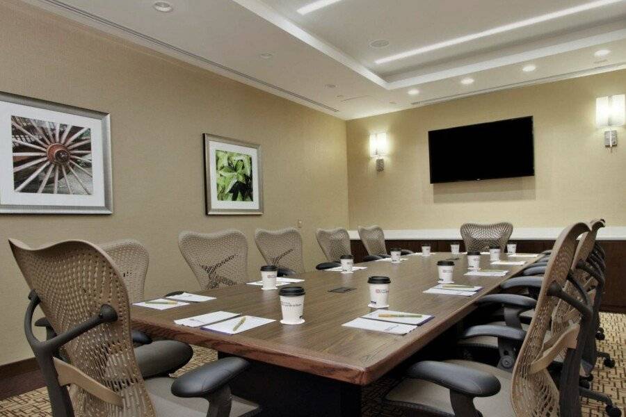 Hilton Garden Inn New York/Midtown Park Avenue conference room