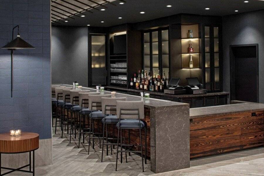 SpringHill Suites by Marriott Manhattan/Times Square South bar