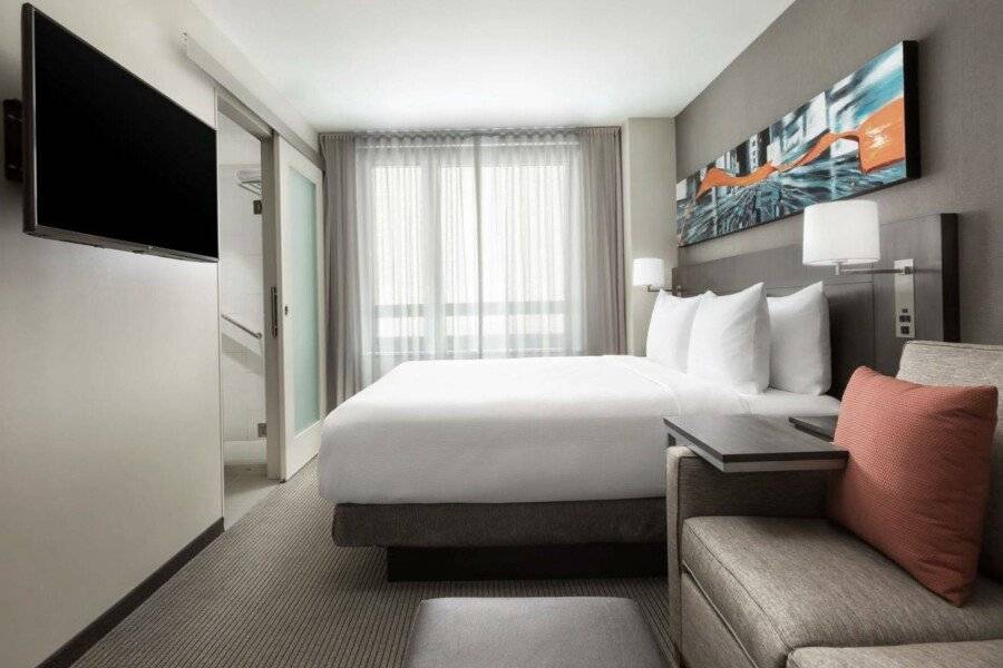 Hyatt Place City/Times Square hotel bedroom