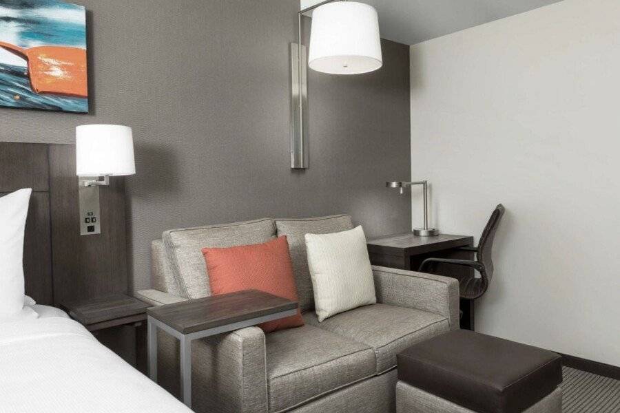 Hyatt Place City/Times Square hotel bedroom