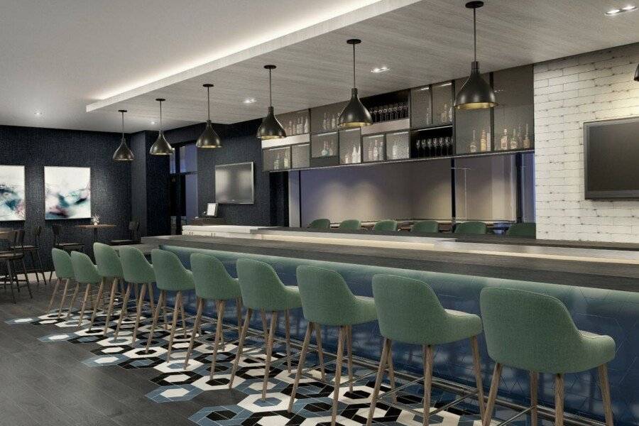 Hyatt Place New York Chelsea bar