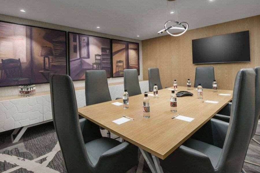 SpringHill Suites by Marriott Manhattan Chelsea conference room,meeting room