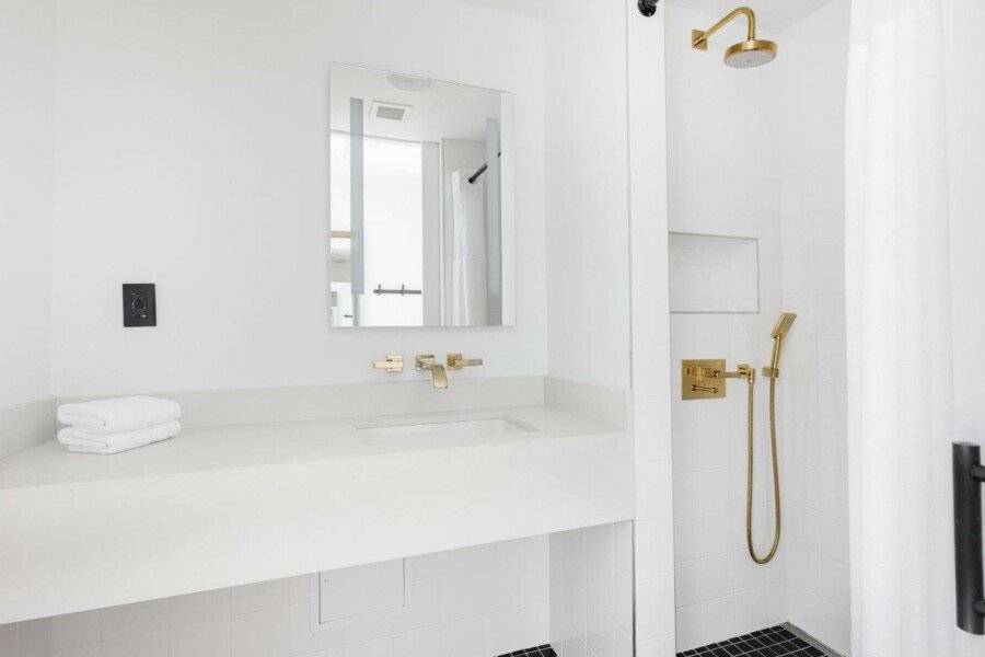 Placemakr Wall Street bathtub