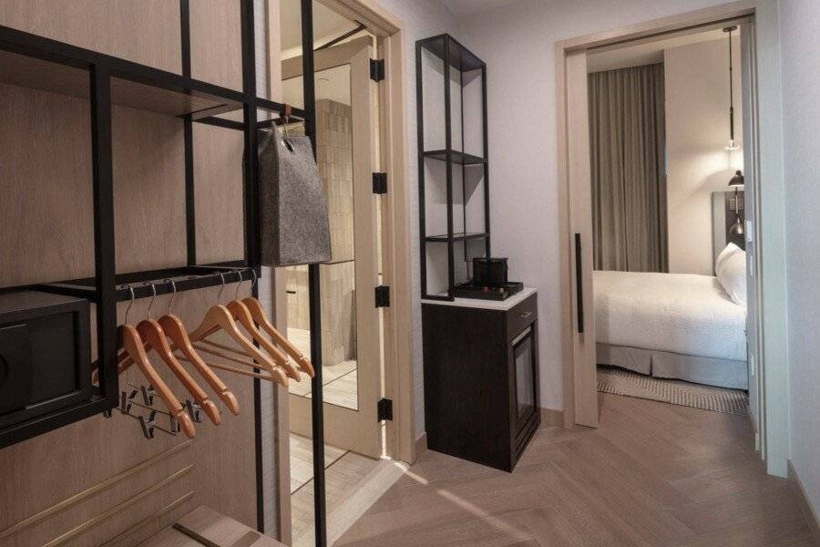 Tempo By Hilton Times Square hotel bedroom