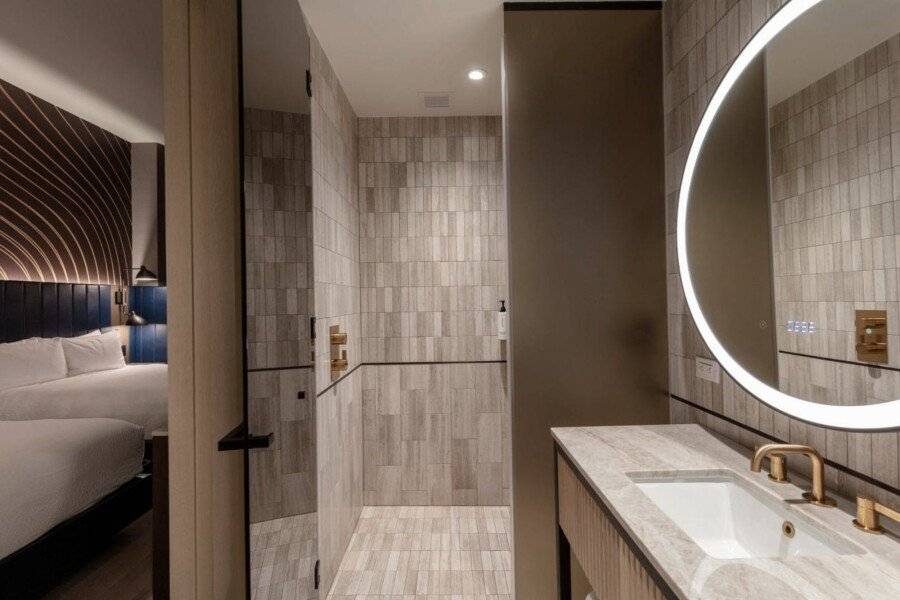 Tempo By Hilton Times Square hotel bedroom