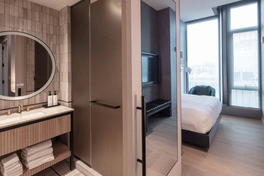 Tempo By Hilton Times Square hotel bedroom