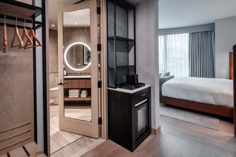 Tempo By Hilton Times Square hotel bedroom