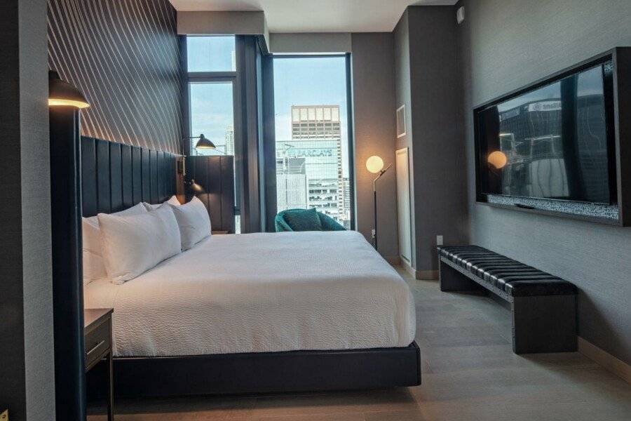 Tempo By Hilton Times Square hotel bedroom