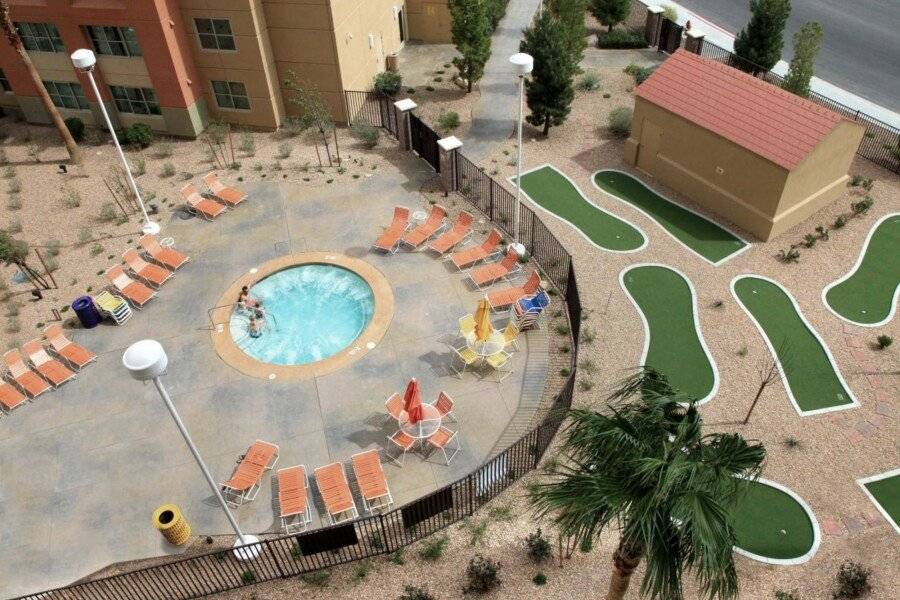 The Grandview at Las Vegas outdoor pool,garden