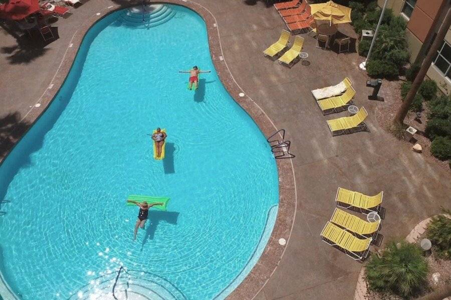 The Grandview at Las Vegas outdoor pool