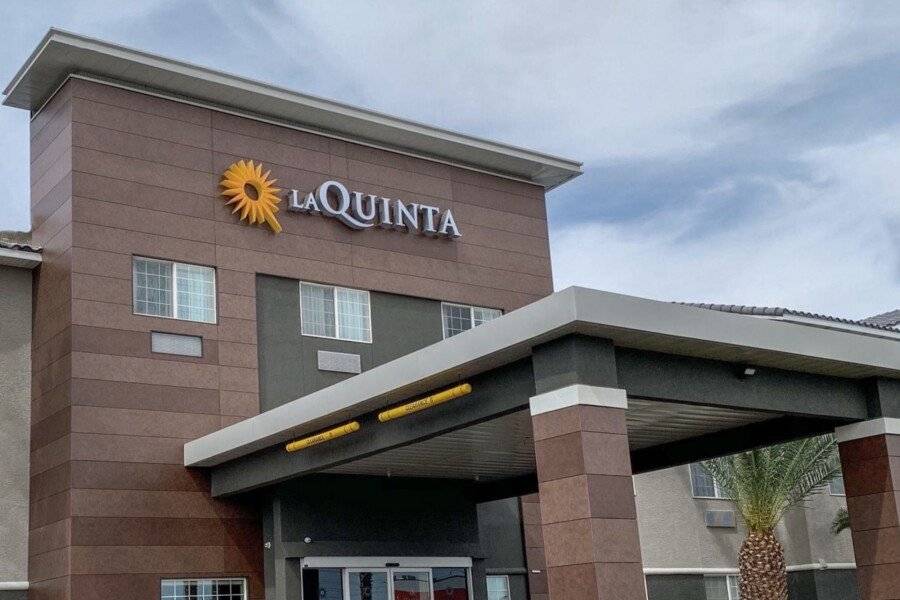 La Quinta Inn & Suites by Wyndham Las Vegas Nellis facade