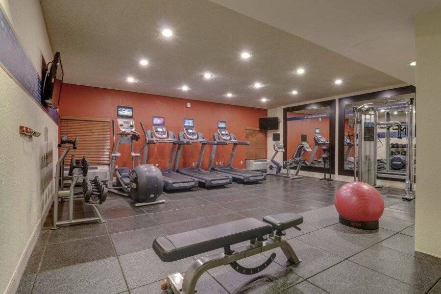 Hampton Inn Tropicana fitness centre