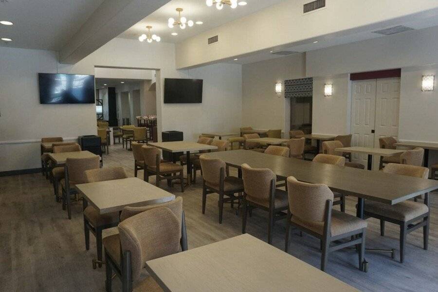 Hampton Inn Tropicana restaurant