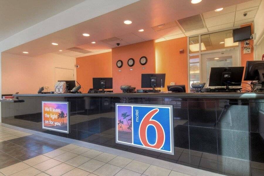 Motel 6-Las Vegas, NV - Tropicana front desk, lobby