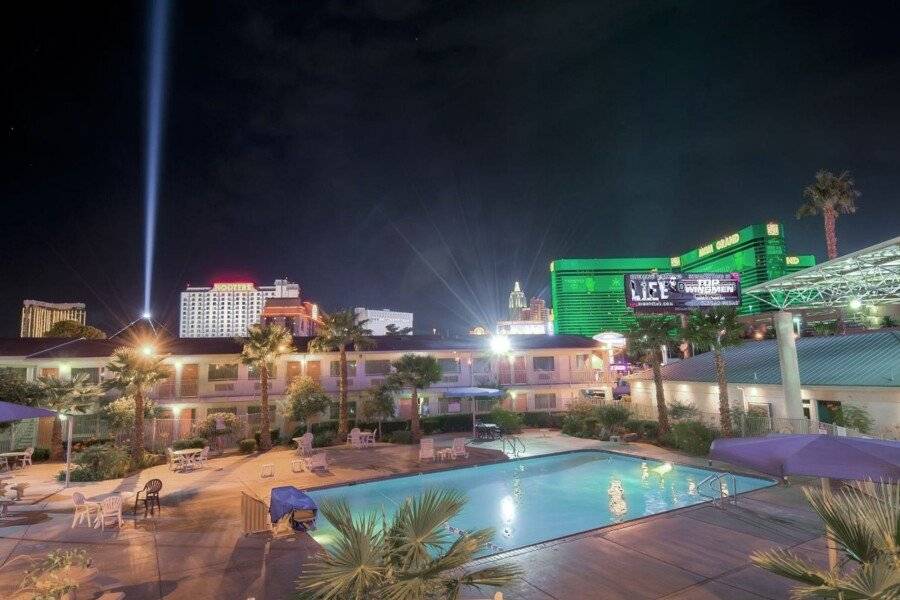 Motel 6-Las Vegas, NV - Tropicana pool,hotel facade