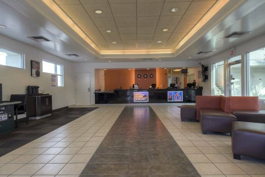 Motel 6-Las Vegas, NV - Tropicana lobby,front desk