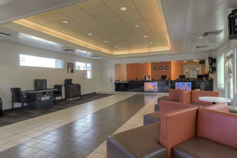 Motel 6-Las Vegas, NV - Tropicana lobby,front desk