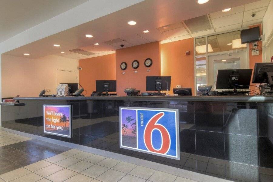 Motel 6-Las Vegas, NV - Tropicana front desk, lobby, 