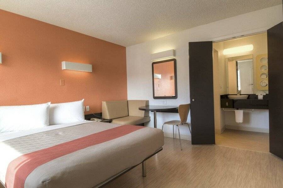 Motel 6-Las Vegas, NV - Tropicana hotel bedroom