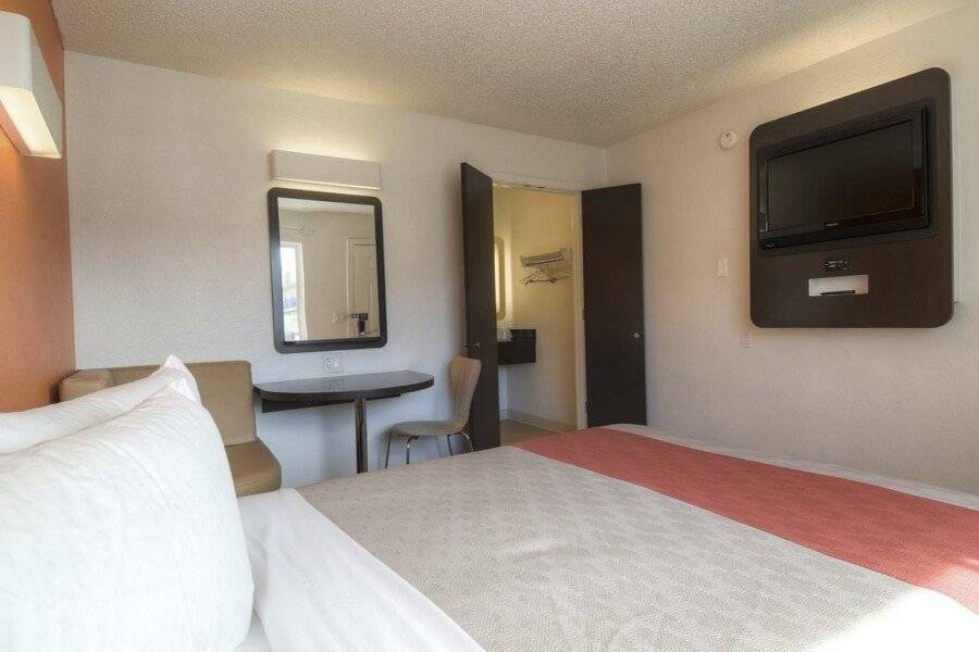 Motel 6-Las Vegas, NV - Tropicana hotel bedroom