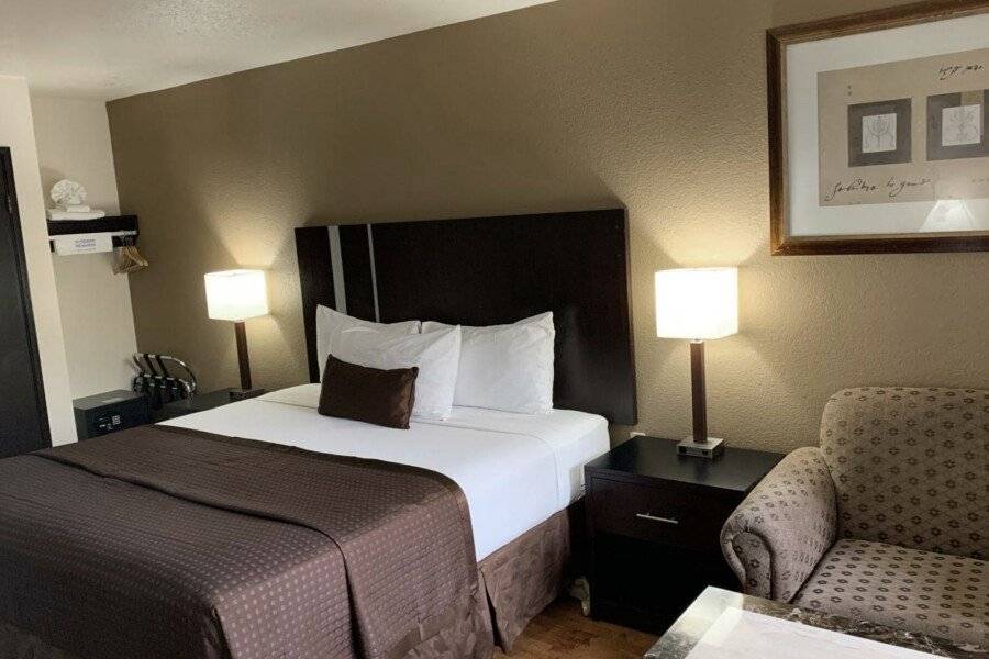 Days Inn by Wyndham Las Vegas Airport hotel bedroom