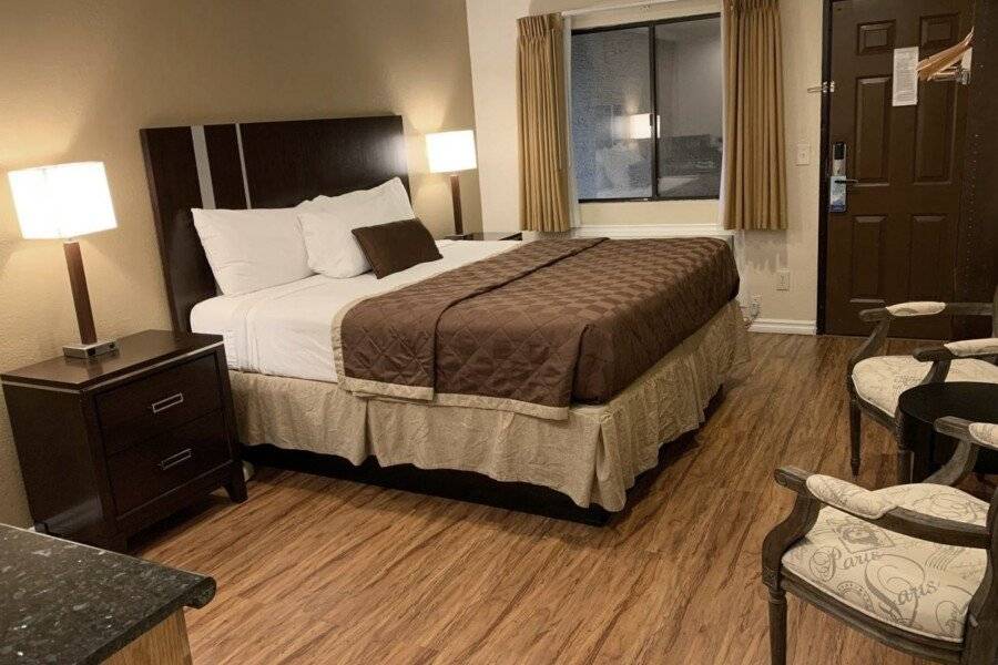 Days Inn by Wyndham Las Vegas Airport hotel bedroom